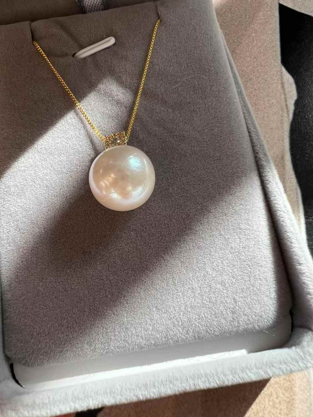 Diana-Inspired Edison Pearl Pendant