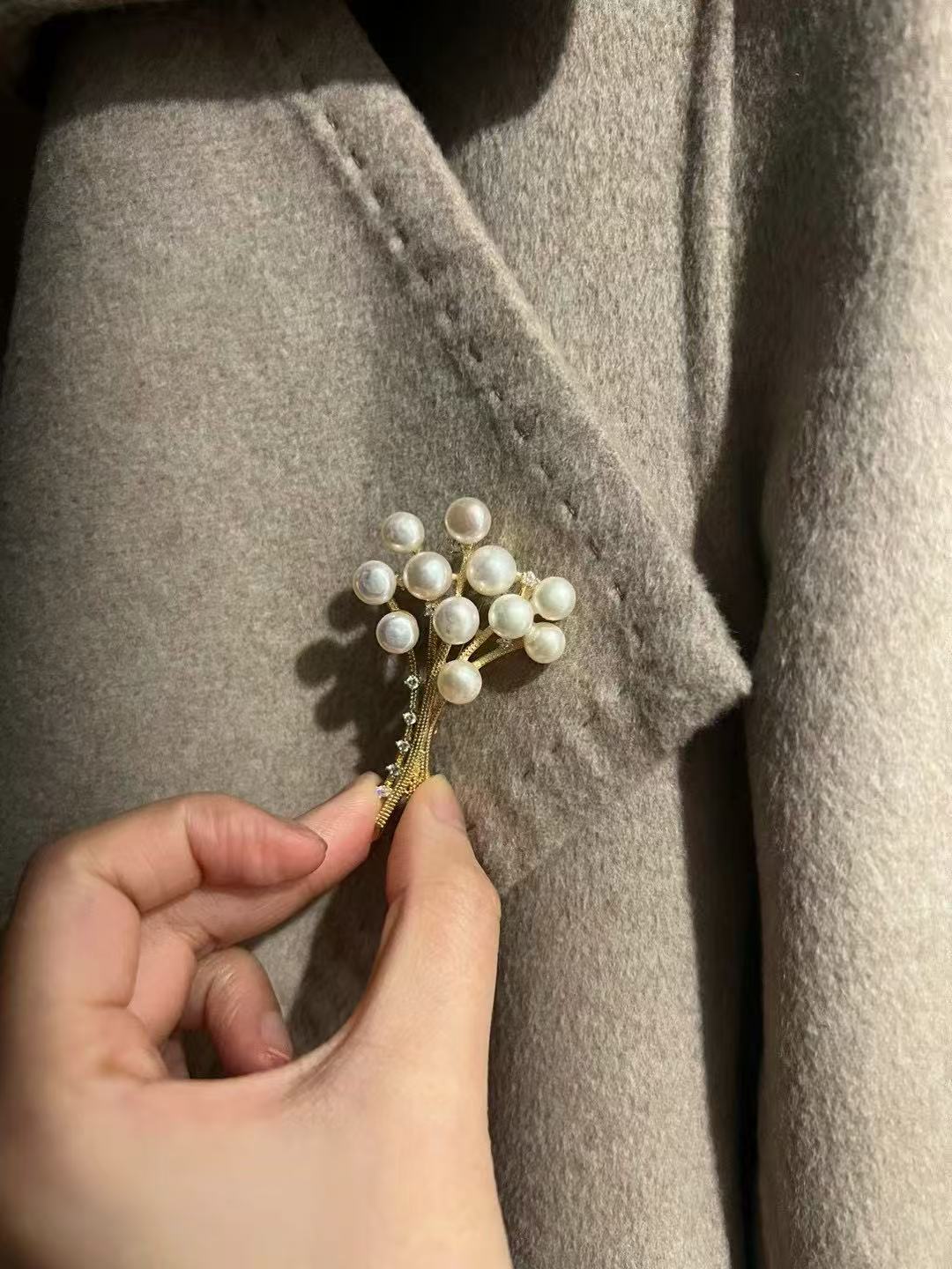 Moonlight-Aurora Gold Firework Brooch