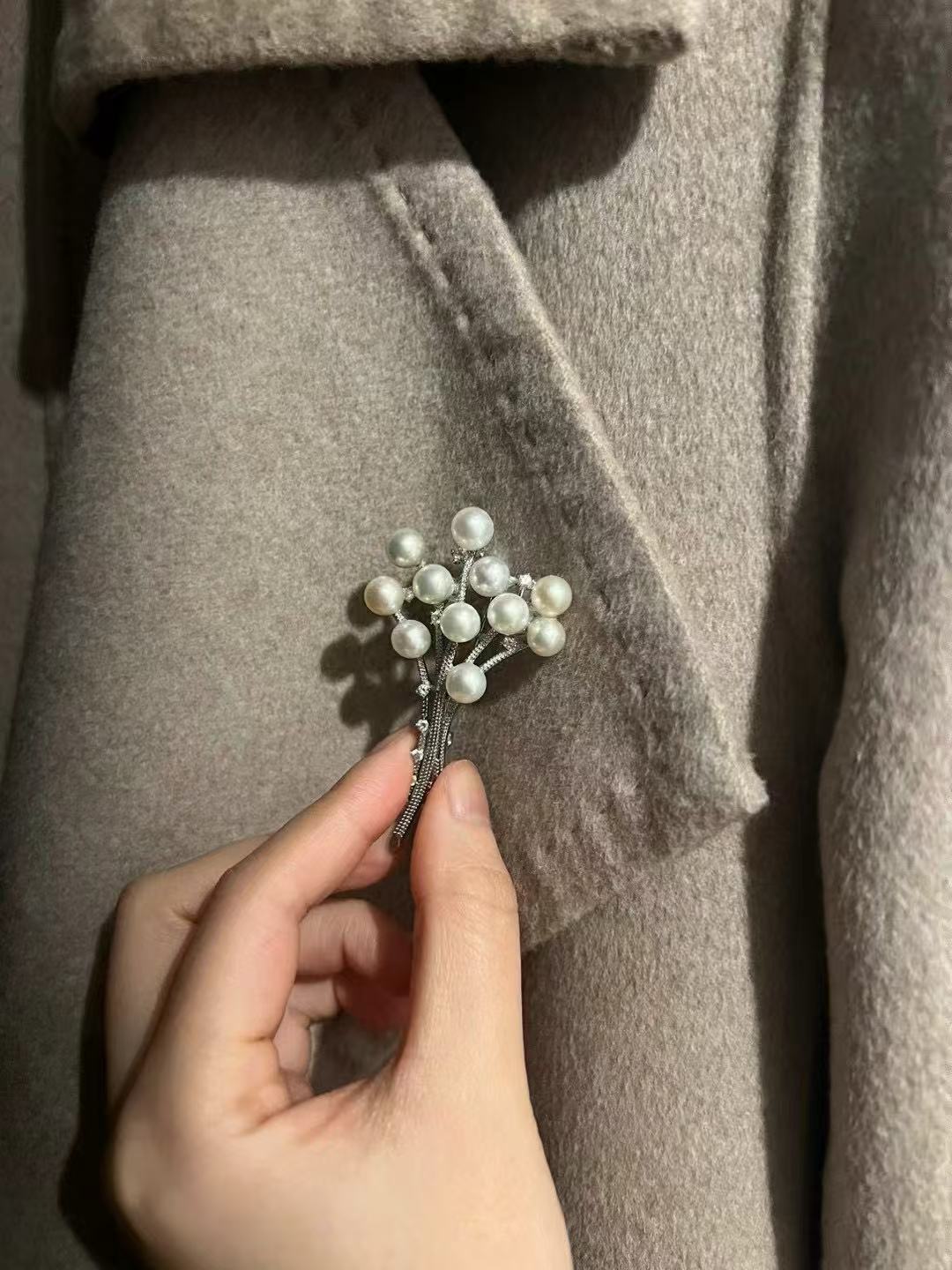 Moonlight-Aurora Sliver Firework Brooch