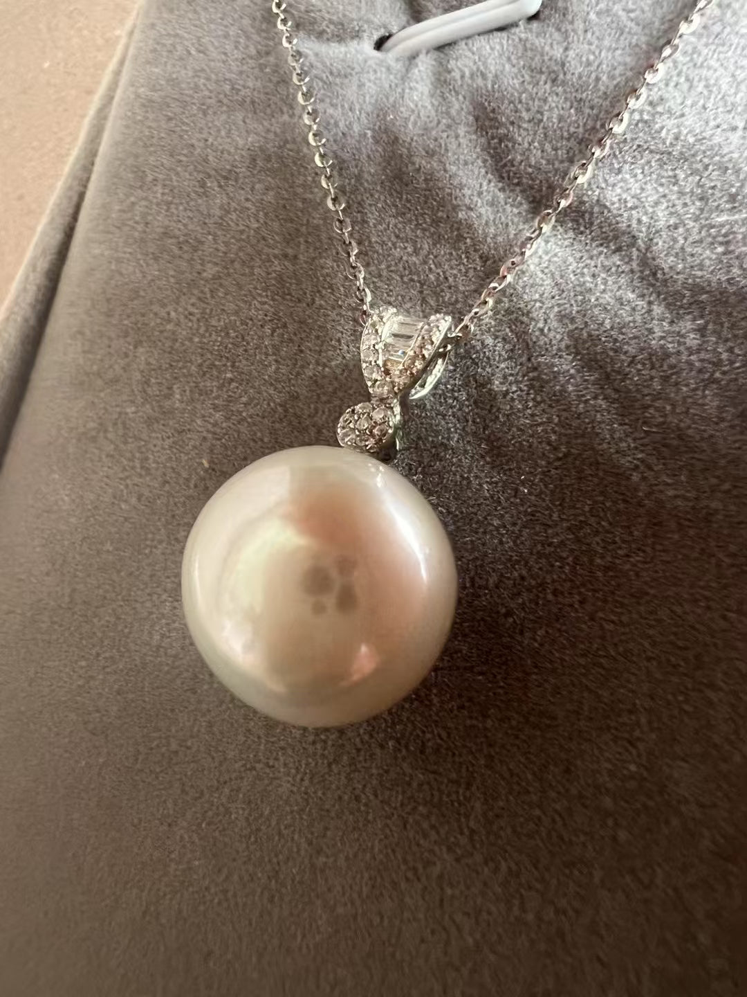 Edison Pearl Pendant– Cool White Blue