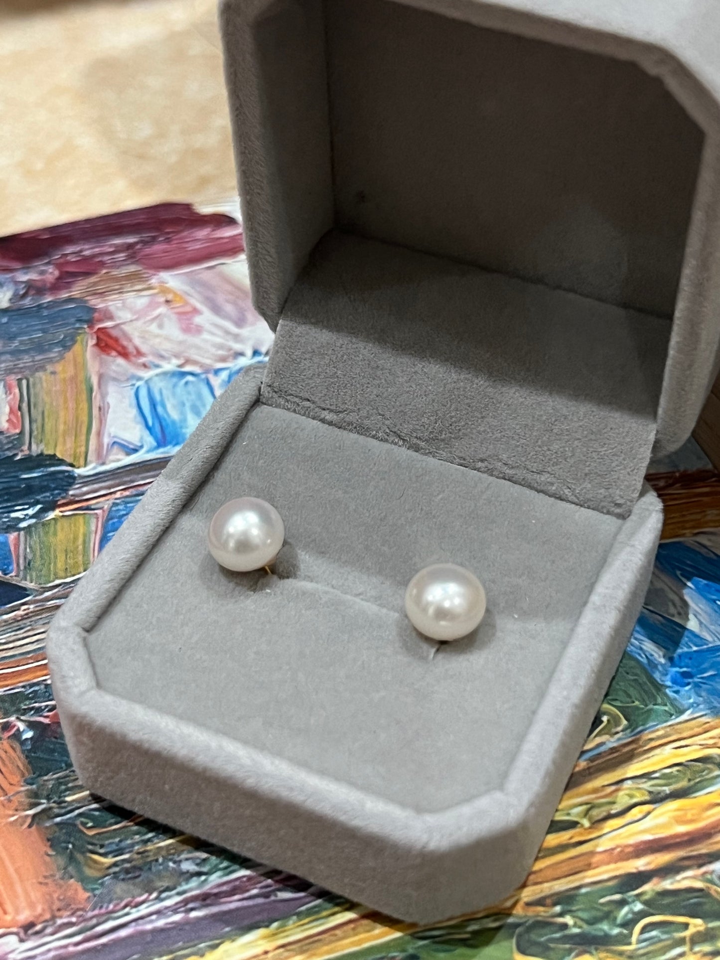 Moonlight-Freshwater pearls with 18k Gold stud earrings 7.9mm