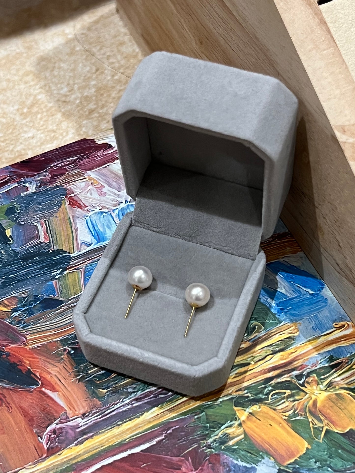 Moonlight-Freshwater pearls with 18k Gold stud earrings 7.9mm