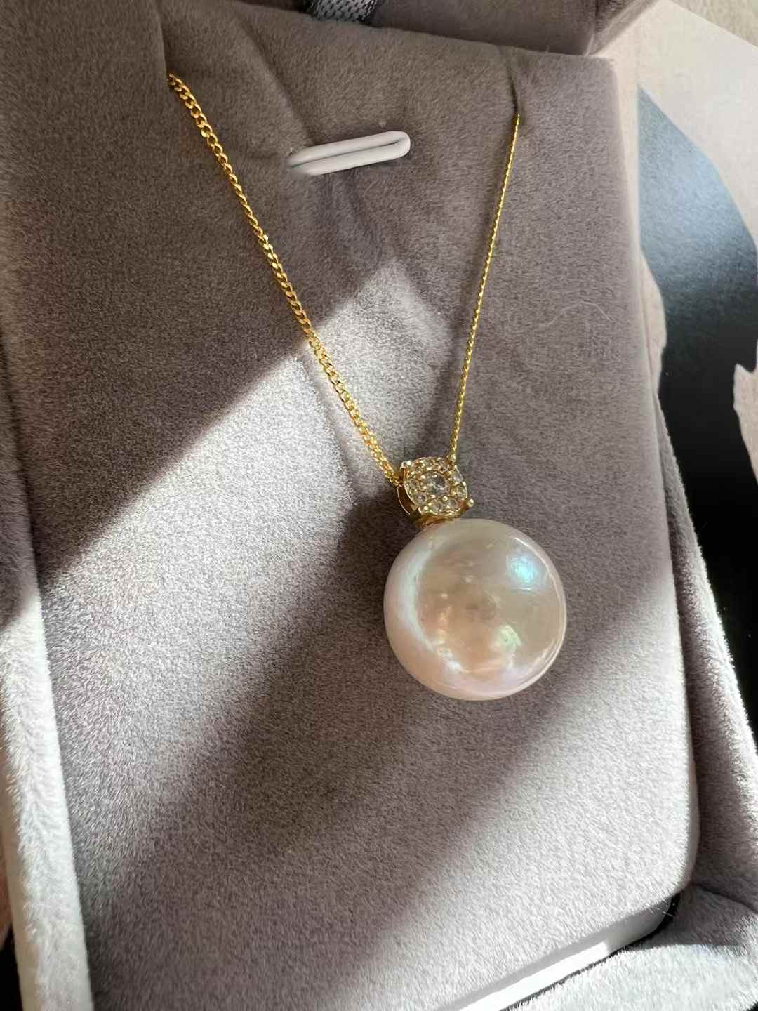 Diana-Inspired Edison Pearl Pendant