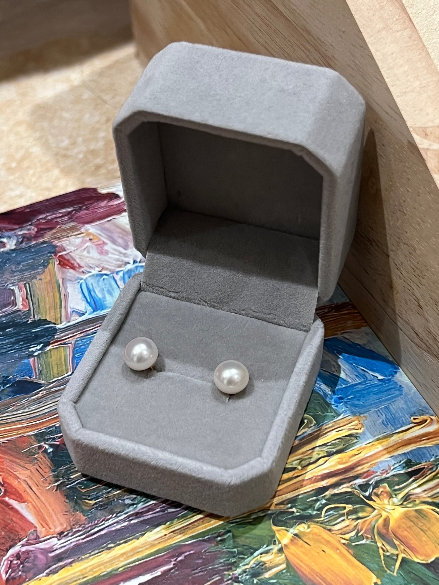 Moonlight-Freshwater pearls with 18k Gold stud earrings 7.9mm