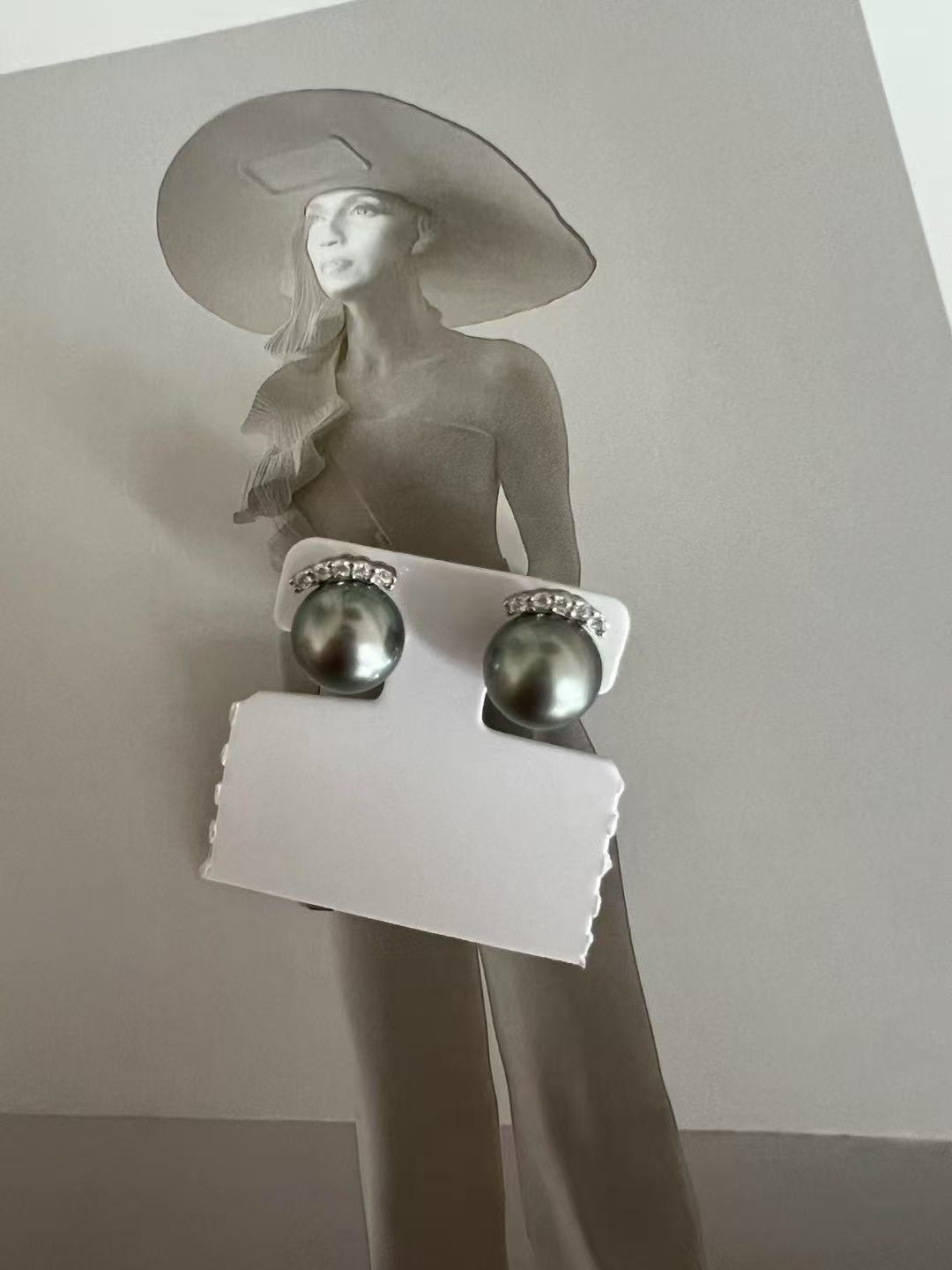 Moonlight-Tahitian Classic Pearl Studs