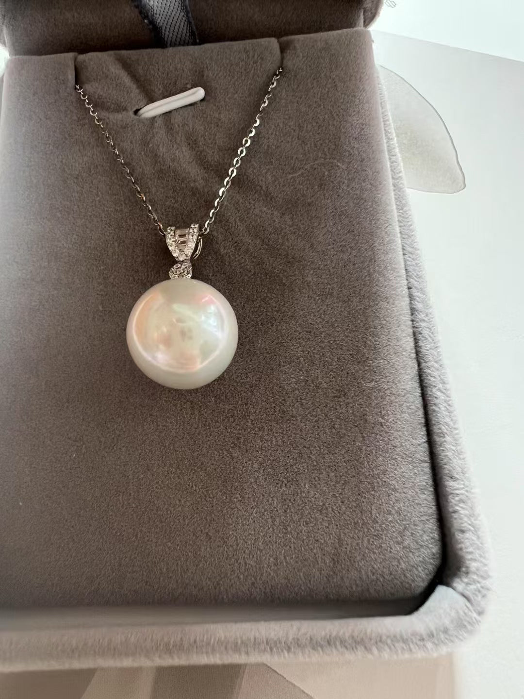 Edison Pearl Pendant– Cool White Blue