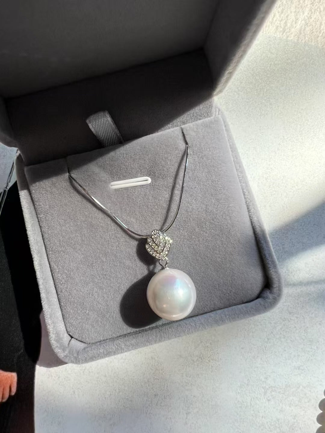 Moonlight – 14mm Edison Pearl Glow Pendant